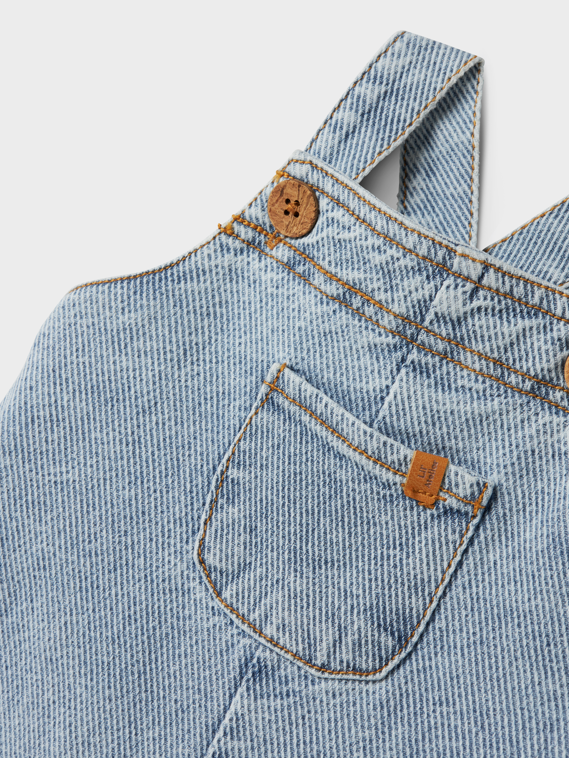 model_shot-front_full